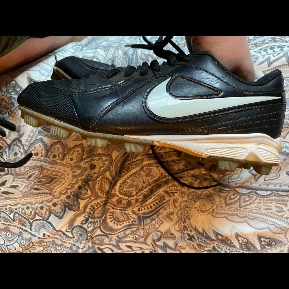 Nike Cleats - Picture 3 of 5